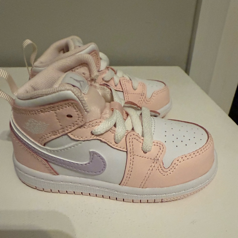 Nike Kids Sneakers in Pink and White